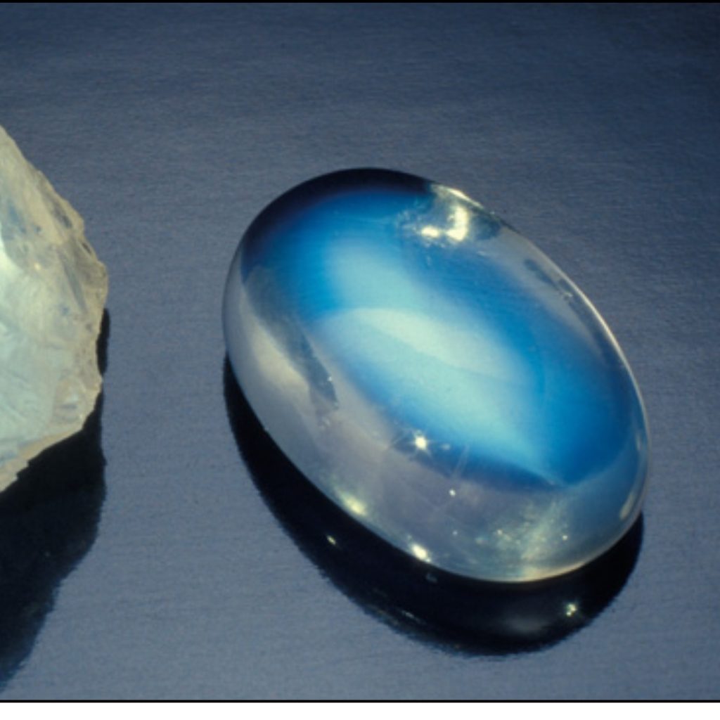มุกดาหาร (Moonstone)