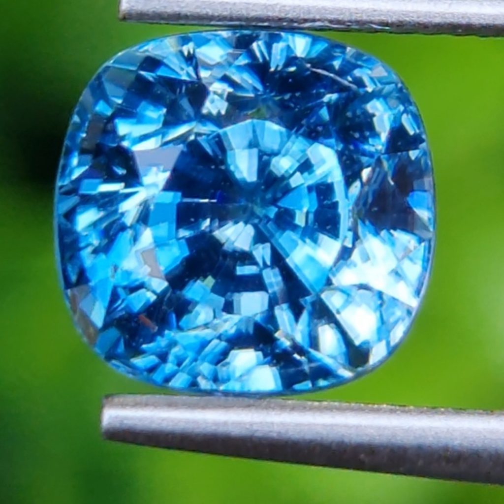 เพทาย (Zircon)