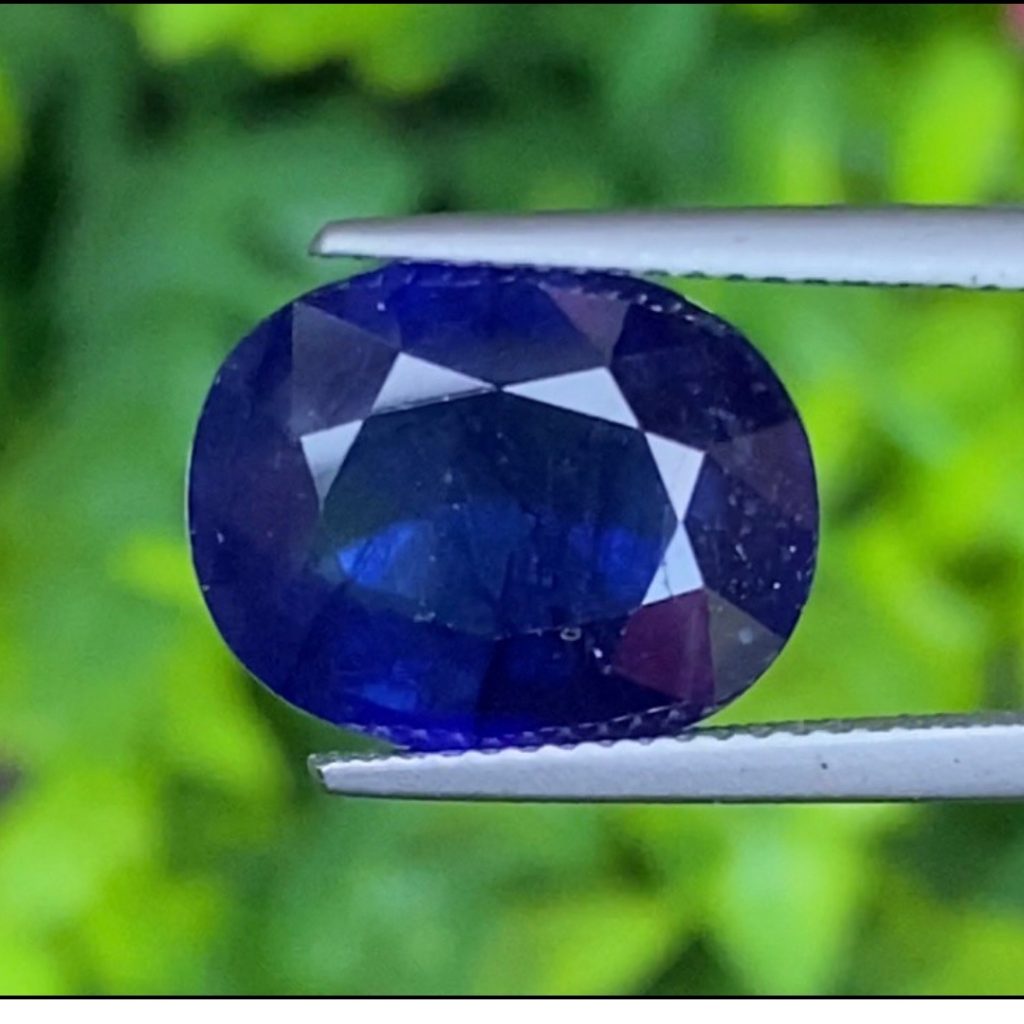 ไพลิน หรือ นิลกาฬ (Blue Sapphire)